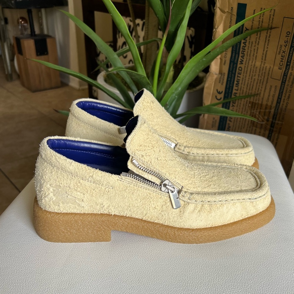 BURBERRY Chance Suede Loafers Size 10.5 (43.5 IT)